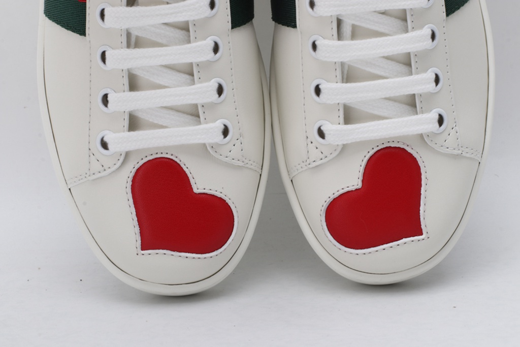 Women s Ace embroidered sneaker